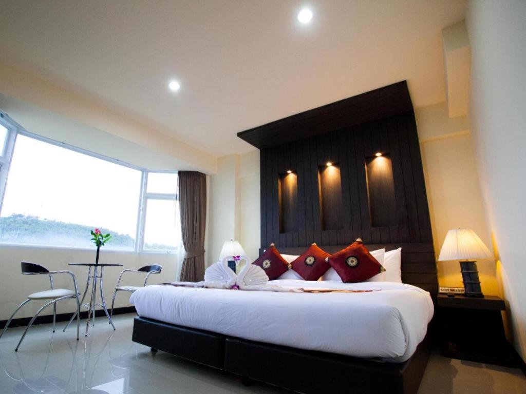 Sun City Pattaya Hotel Екстериор снимка
