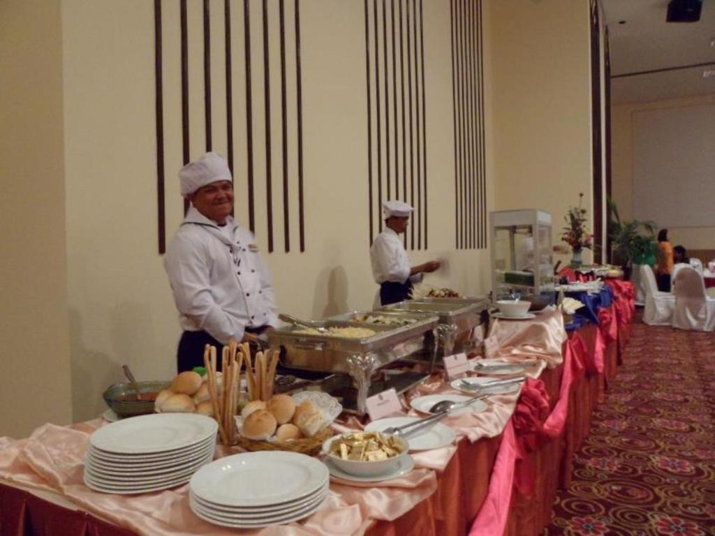 Sun City Pattaya Hotel Екстериор снимка