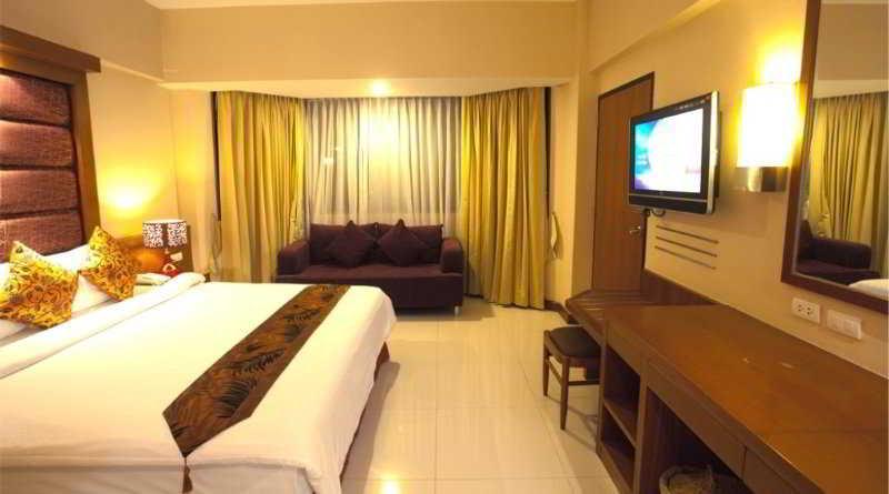 Sun City Pattaya Hotel Екстериор снимка
